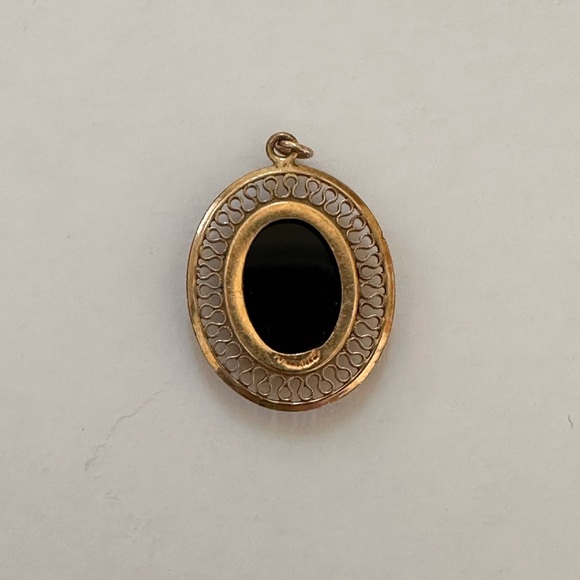 Vintage 1950s WINARD 12K GF Filigree Oval Black Onyx Pendant Yellow gold filled - Picture 3 of 8